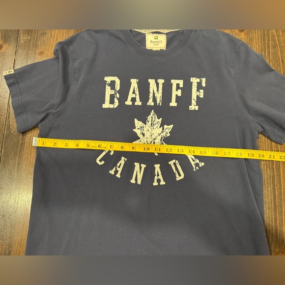 ROOTS Banff, Alberta 🇨🇦T-Shirt - Picture 8 of 8